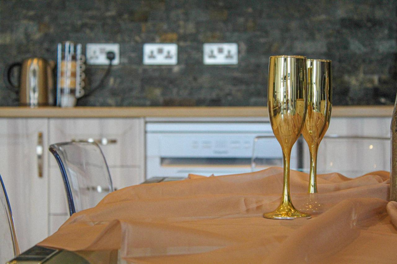 Lavish 2 Bed Sleeps 5 Near Lanark Appartement Carstairs Buitenkant foto